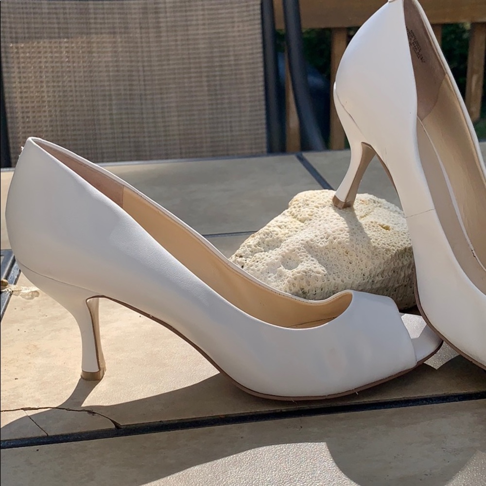 White Pump - Picture 5 of 6